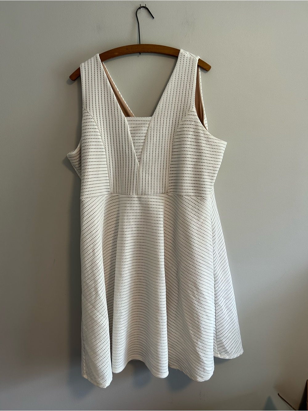 Maurcies plus size 3x White cutout striped V-Neck Fit & Flare sleeveless Dress